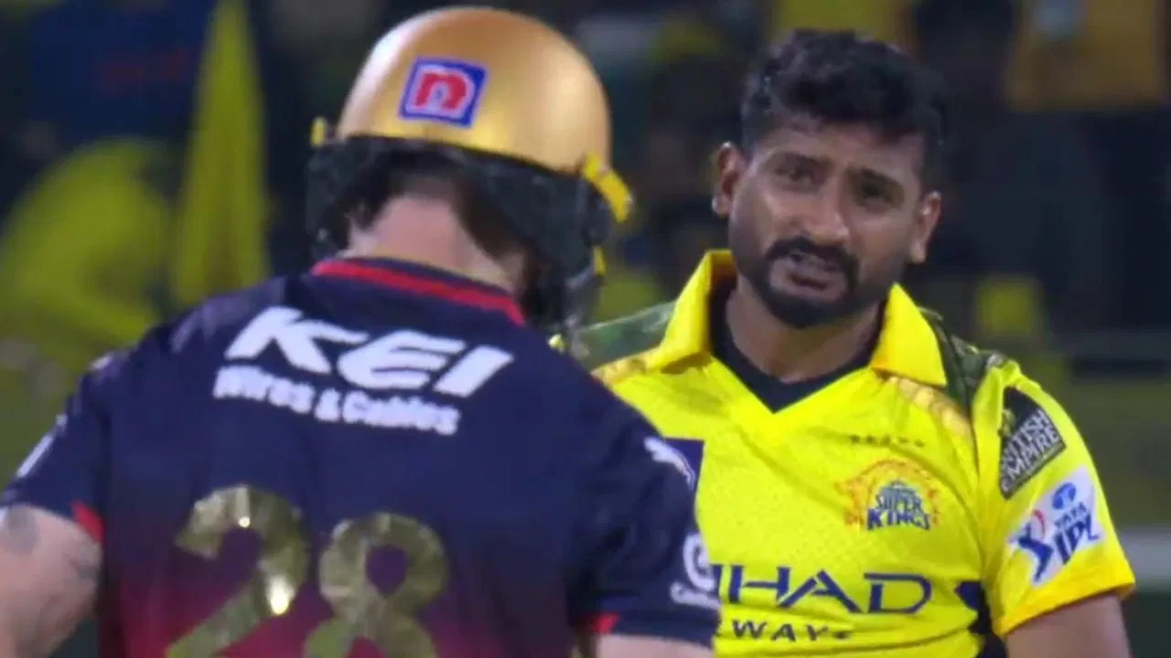 Khaleel Ahmed Sledges Phil Salt